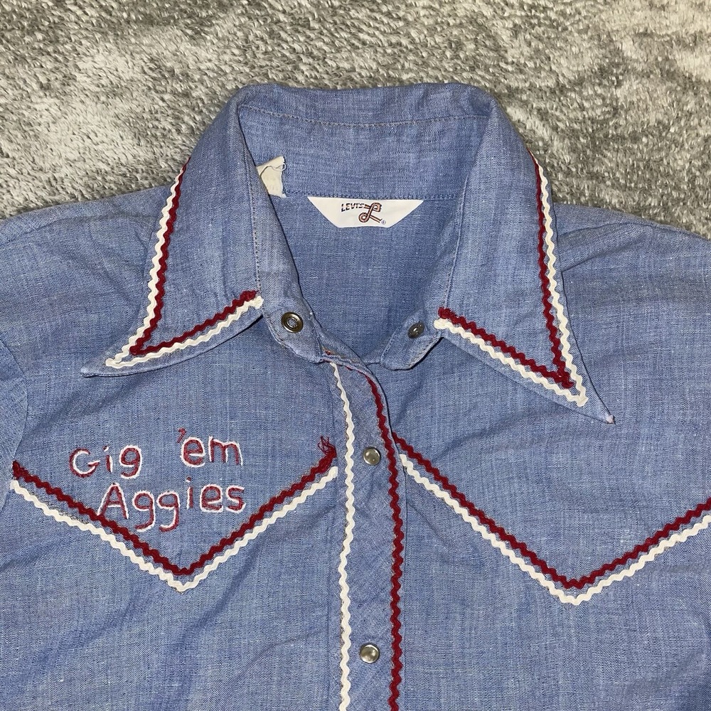Levis Women's Vintage Shirt Small 1970's Embroidered Chambray Western Aggies